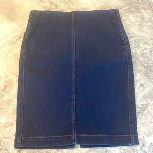 Banana Republic stretchy denim kneelength skirt